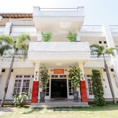 Palmyra Hostel Malang Extérieur photo