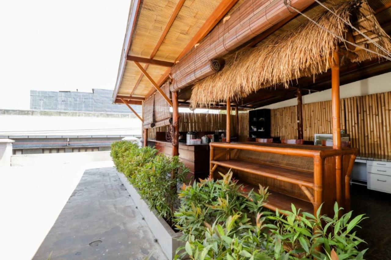 Palmyra Hostel Malang Extérieur photo