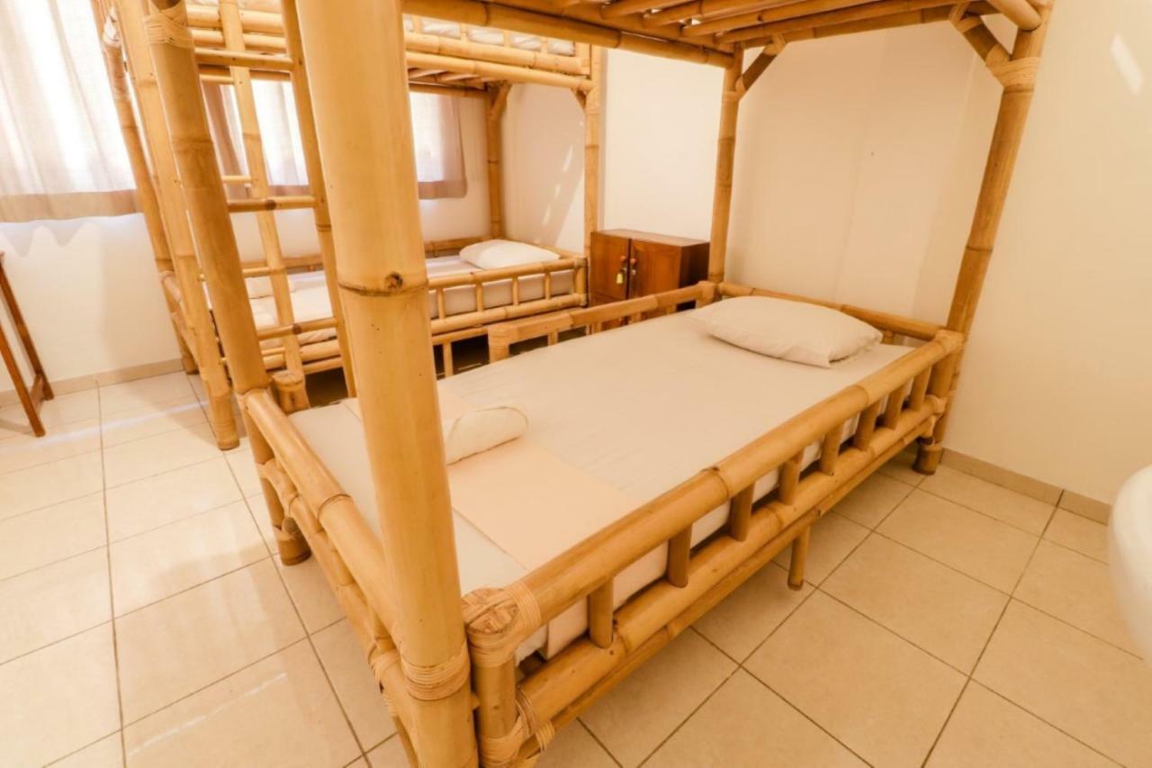Palmyra Hostel Malang Extérieur photo