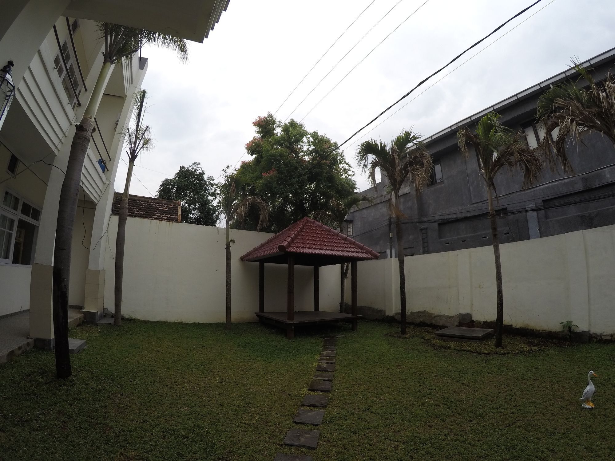 Palmyra Hostel Malang Extérieur photo