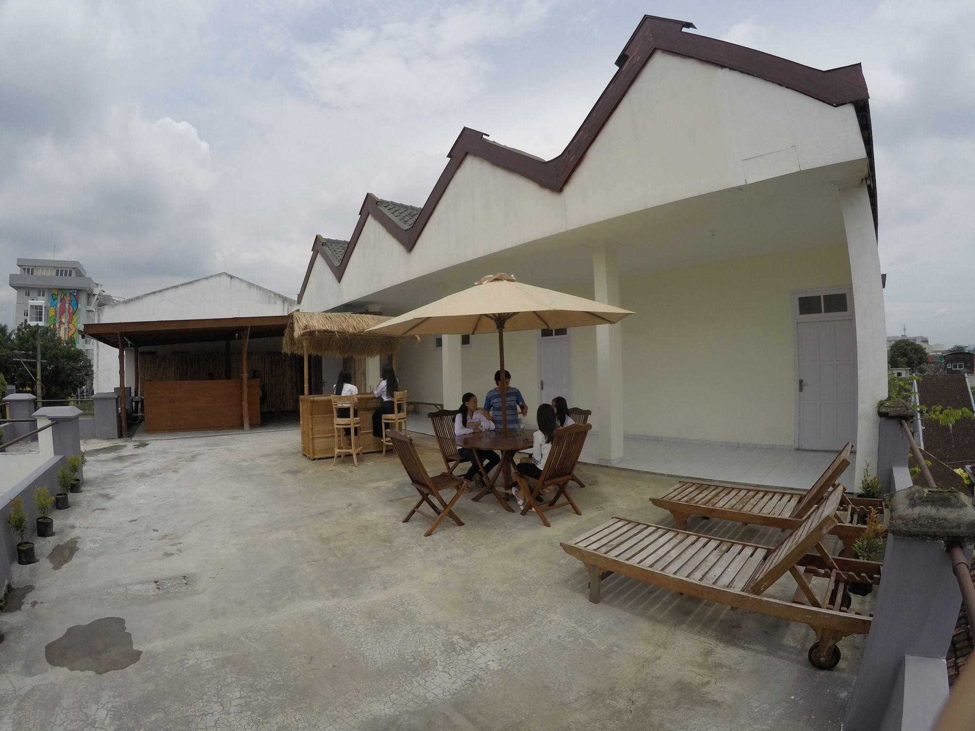 Palmyra Hostel Malang Extérieur photo